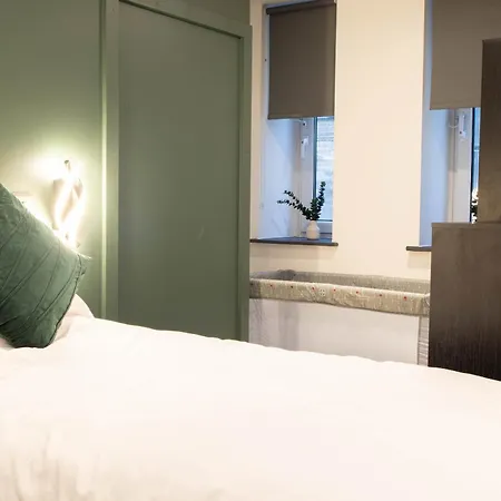Luxury Serviced With Super King Bed Workspace Wifi & Netflix Washer Dryer Close Parking برادفورد