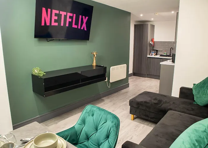 1 Bed With Super King Bed Workspace Wifi & Netflix * Bradford (West Yorkshire)