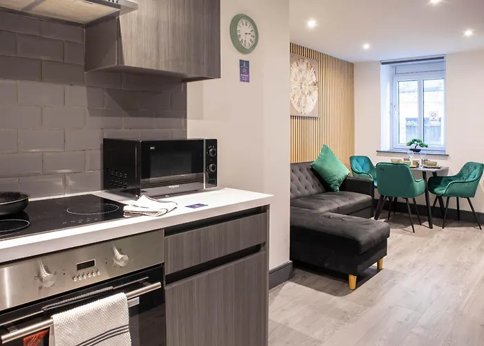 1 Bed With Super King Bed Workspace Wifi & Netflix Apartment *