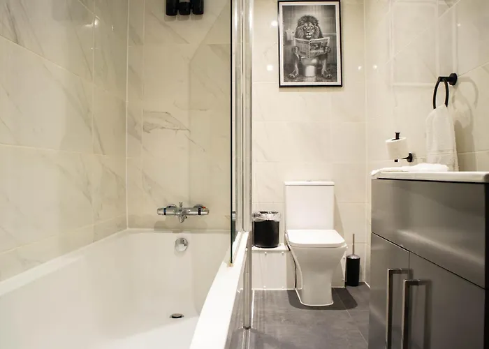 1 Bed With Super King Bed Workspace Wifi & Netflix Bradford (West Yorkshire)