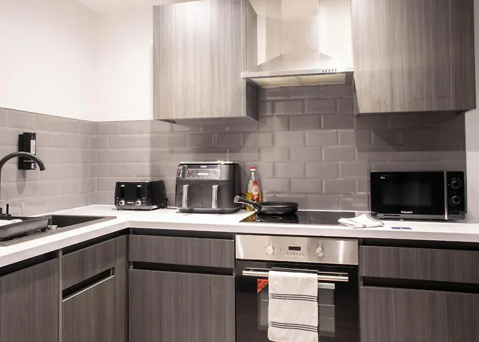 Apartment 1 Bed With Super King Bed Workspace Wifi & Netflix