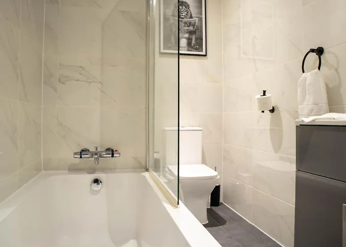 1 Bed With Super King Bed Workspace Wifi & Netflix