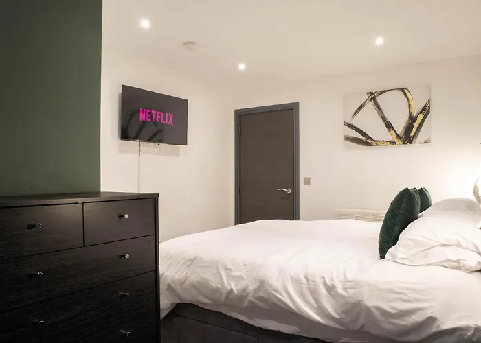 Apartment 1 Bed With Super King Bed Workspace Wifi & Netflix