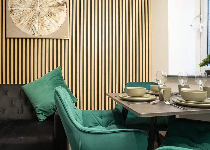 1 Bed With Super King Bed Workspace Wifi & Netflix Apartment