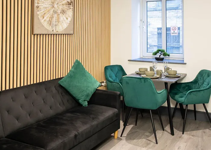 1 Bed With Super King Bed Workspace Wifi & Netflix Apartment Bradford (West Yorkshire)