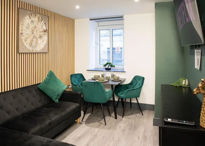 1 Bed With Super King Bed Workspace Wifi & Netflix Apartment Bradford (West Yorkshire)