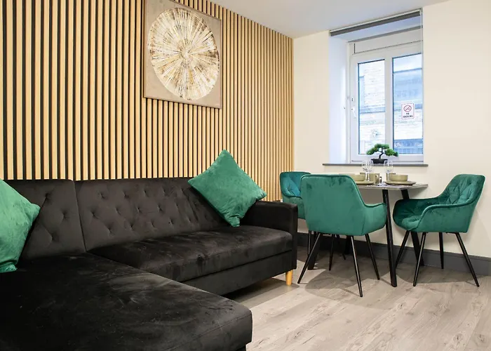 1 Bed With Super King Bed Workspace Wifi & Netflix Apartment Bradford (West Yorkshire)