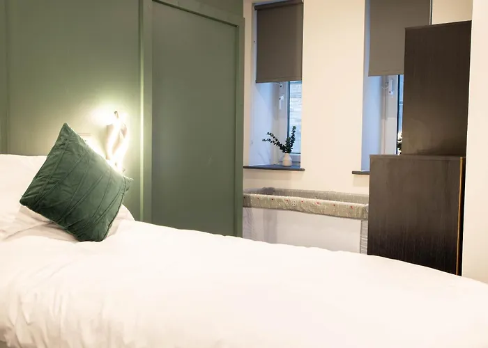 1 Bed With Super King Bed Workspace Wifi & Netflix Bradford (West Yorkshire)