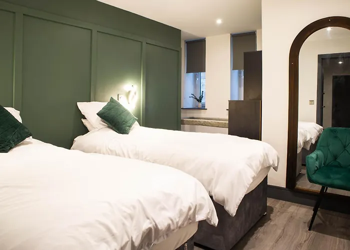 1 Bed With Super King Bed Workspace Wifi & Netflix Apartment